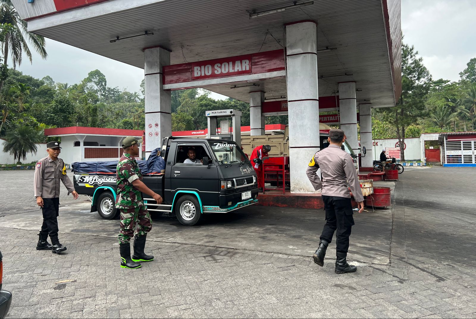 Antisipasi Kriminalitas 3C, Polsek dan Koramil Pronojiwo Berkolaborasi Patroli Rutin..!!