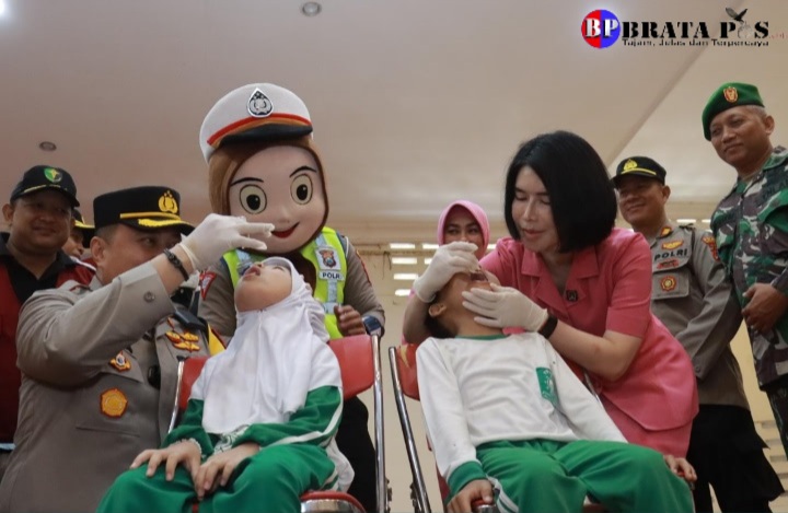 Sukseskan Percepatan Vaksinasi POLIO, Polresta Banyuwangi Punya Cara Unik..!!