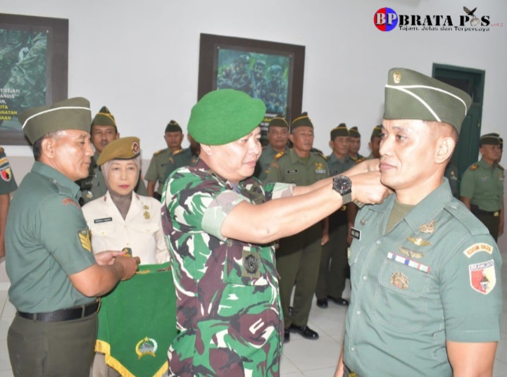 Dandim 0825/Banyuwangi Pimpin Upacara Kenaikan Pangkat 32 Prajurit Terpilih