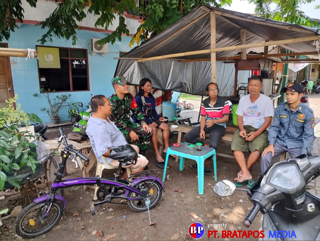 Ciptakan Kedekatan dengan Warga, Babinsa Tipes Rutin Komsos