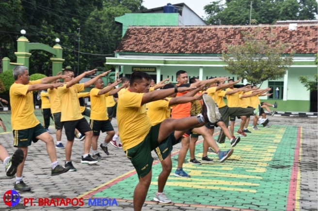 Anggota Kodim Grobogan Laksanakan Senam Sebelum Bekerja