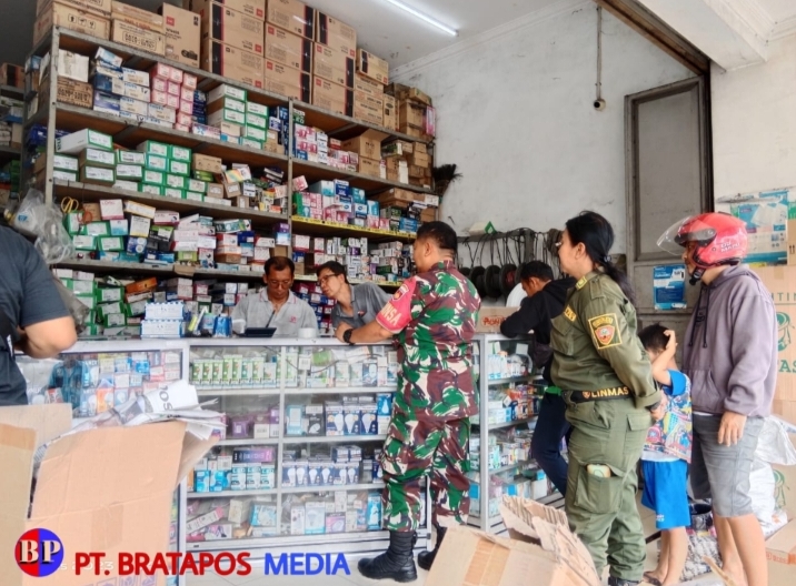 Menyelam Sambil Minum Air, Babinsa Danukusuman Patroli sekaligus Motivasi Pelaku UMKM