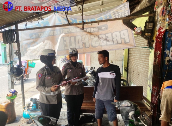 Antisipasi Penggunaan Knalpot Brong, Srikandi Sat Lantas Polres Demak Datangi Bengkel