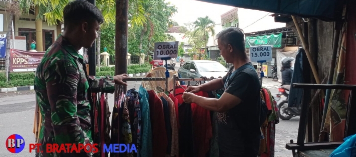 Penjual Pakain Murah Meriah jadi Incaran Motivasi dan Pendamping Babinsa Serengan