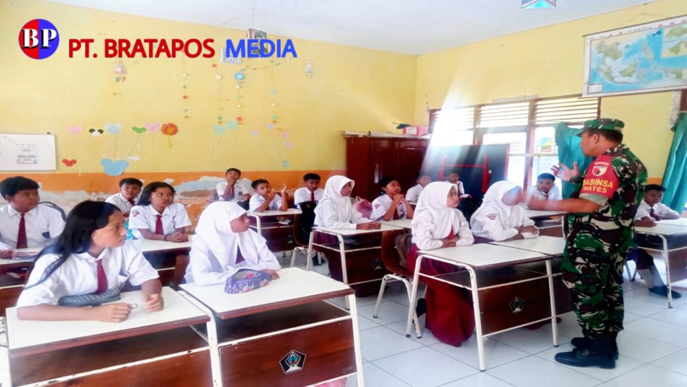 Tanamkan Disiplin Sejak Dini, Anggota Koramil Wates Laksanakan Kegiatan Babinsa Masuk Sekolah