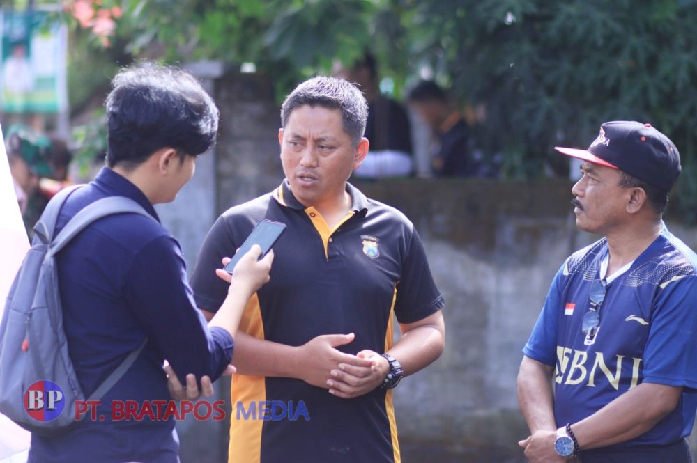 Jum'at Curhat Polres Blitar Kota Libatkan Perguruan Silat Se-Blitar Raya Bersihkan Aliran Sungai