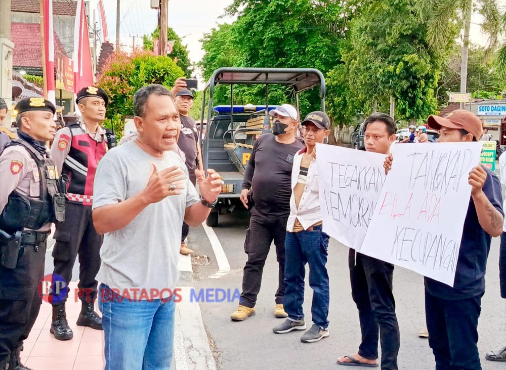 Serukan Netralitas Polri, GPI dan KALBI Gelar Aksi di Depan Polres Blitar Kota