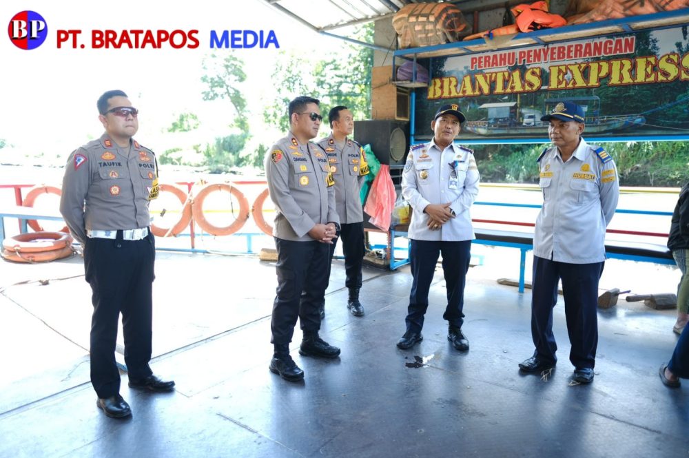 Jelang Lebaran, Polres Blitar Kota Cek 4 Jalur Penyeberangan Perahu Sungai Brantas