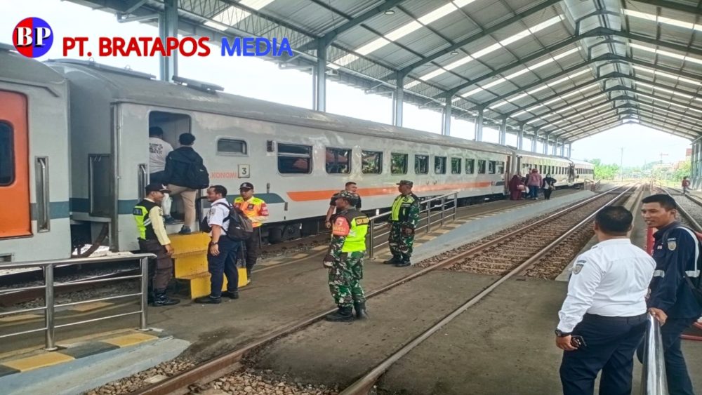 Kodim 0808/Blitar Terjunkan Anggota Amankan Arus Balik Lebaran