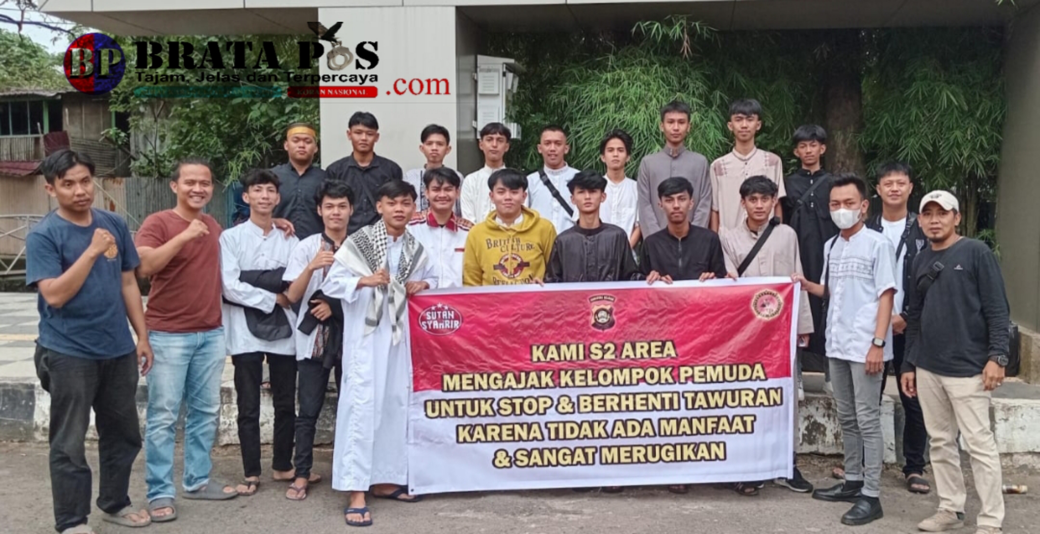 Kelompok Remaja S 2 AREA Serahkan Sajam Ke DIT INTELKAM POLDA SUMSEL Sadar Akan Bahaya Tawuran