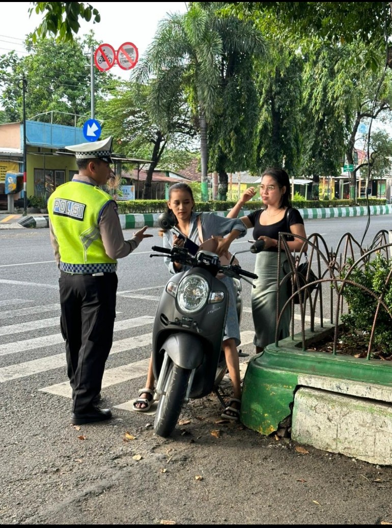 Virall,,Dua Cwe Cantik Tertilang Satlantas Polres Pati Saat Razia