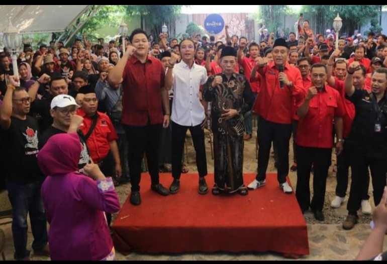 Ratusan Relawan Pemenangan H.Saiful Arifin Penuhi Kantor DPC PDIP Pati