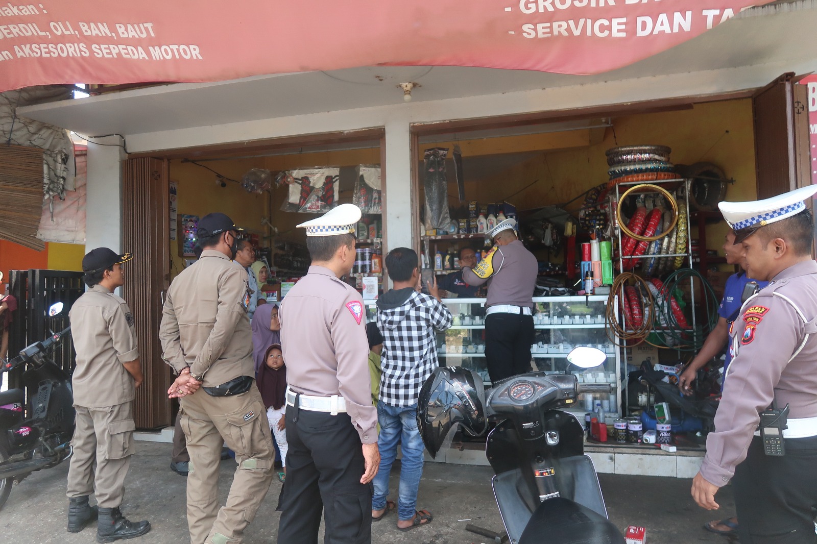 Kasatlantas Polres Sumenep Pimpin Patroli Cipta Kondisi Jelang Operasi Ketupat Semeru 2024