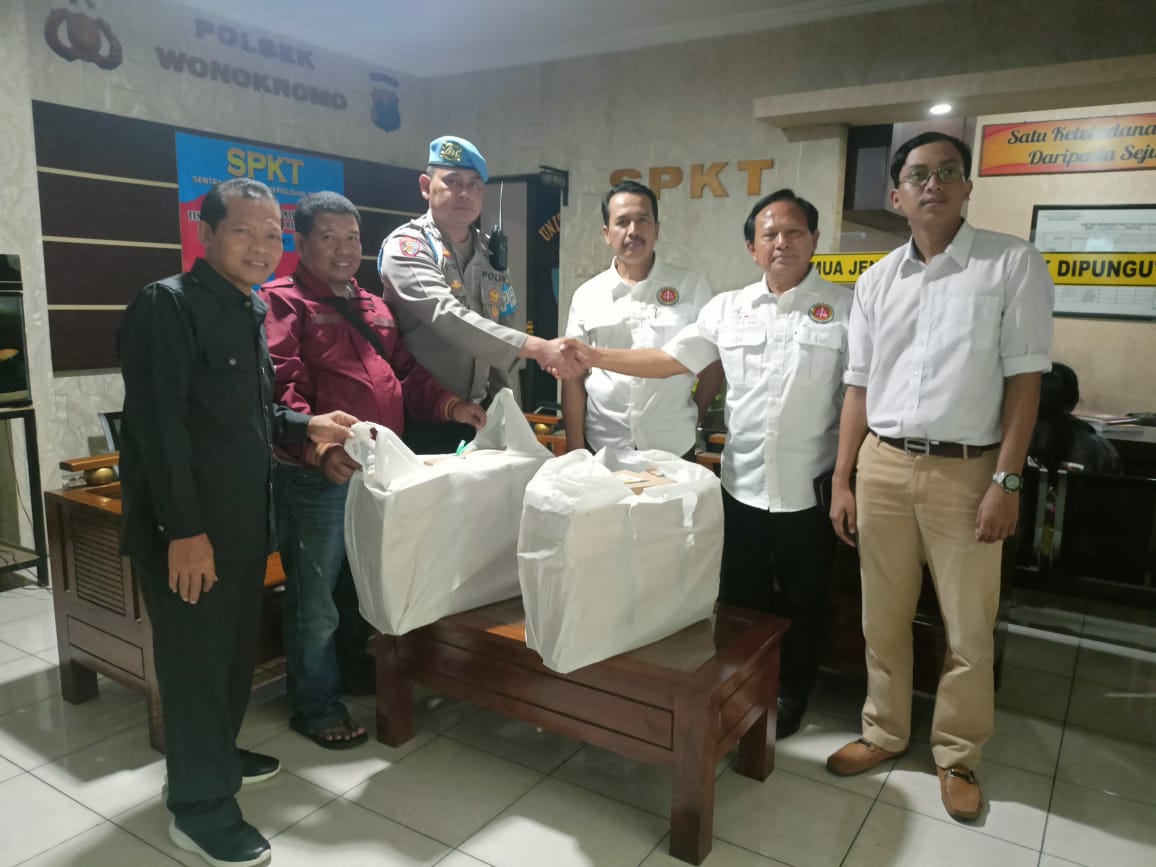Yuristen Legal Indonesia Kunjungi Tahanan Polsek Wonokromo dan Berbagi Buka Puasa