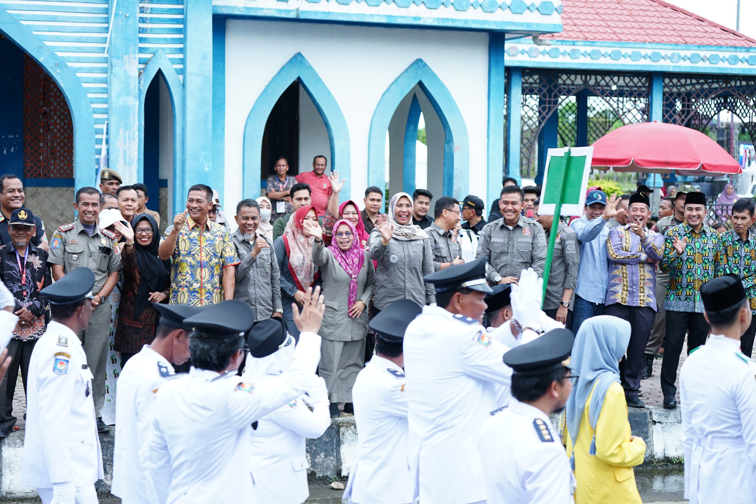 Pj.Bupati Nagan Raya Melepas Pawai Karnaval Jalan Kaki Dalam Rangka Memeriahkan Gelar TTG Aceh Ke XXV, Sekaligus Peringati HUT Nagan Ke-22