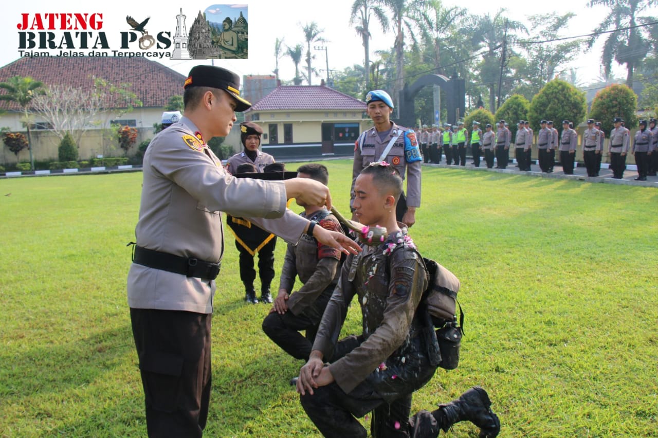 Polresta Magelang Laksanakan Upacara Penutupan Orientasi Wilayah dan Tradisi Pembaretan