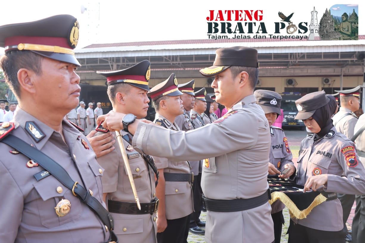 Kapolres Grobogan AKBP Dedy Anung Kurniawan Memimpin Upacara Sertijab di Halaman Mapolres Grobogan