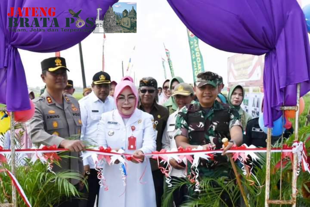 Bupati Grobogan Hj. Sri Sumarni, SH, MM. Resmikan KBM TNI di Desa Karangpahing, Penawangan