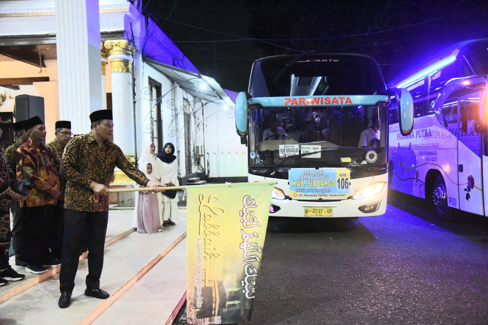 Plt. Bupati Sidoarjo Berangkatkan Kloter Terakhir Jamaah Haji Sidoarjo
