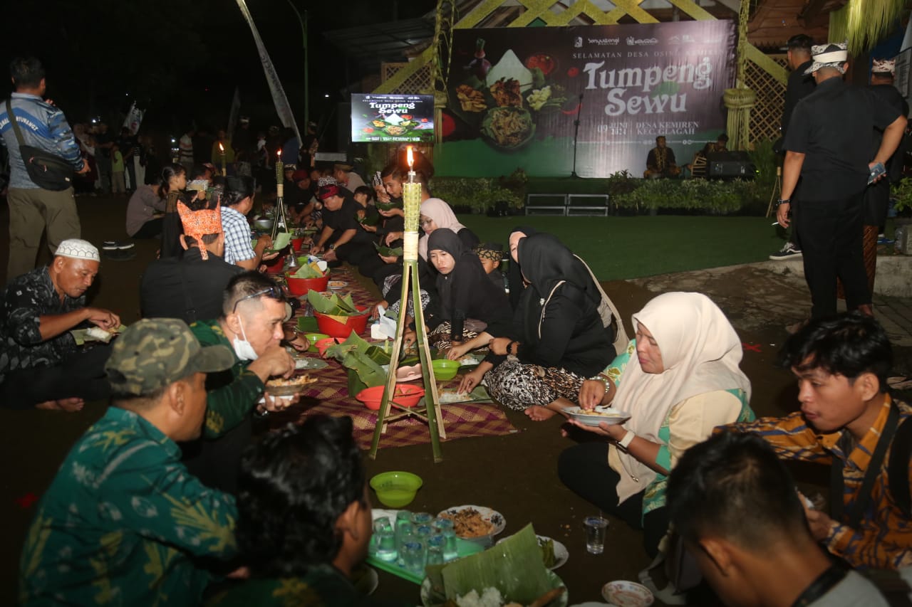 Tumpeng Sewu Ritual Adat Suku Osing Banyuwangi Yang Digelar Jelang Idul Adha