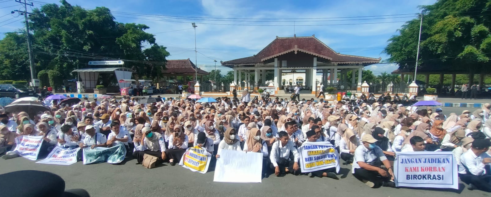 Aksi Damai GTT Non- Dapodik Ponorogo,Tuntut Kepastian Nasib Mereka