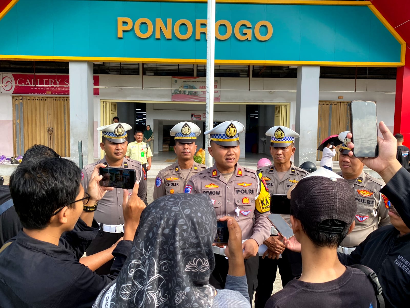 Antisipasi Laka Lantas, Satlantas Ponorogo Himbau Pengendara Taat Berlalu Lintas dan Selalu Gunakan Helm