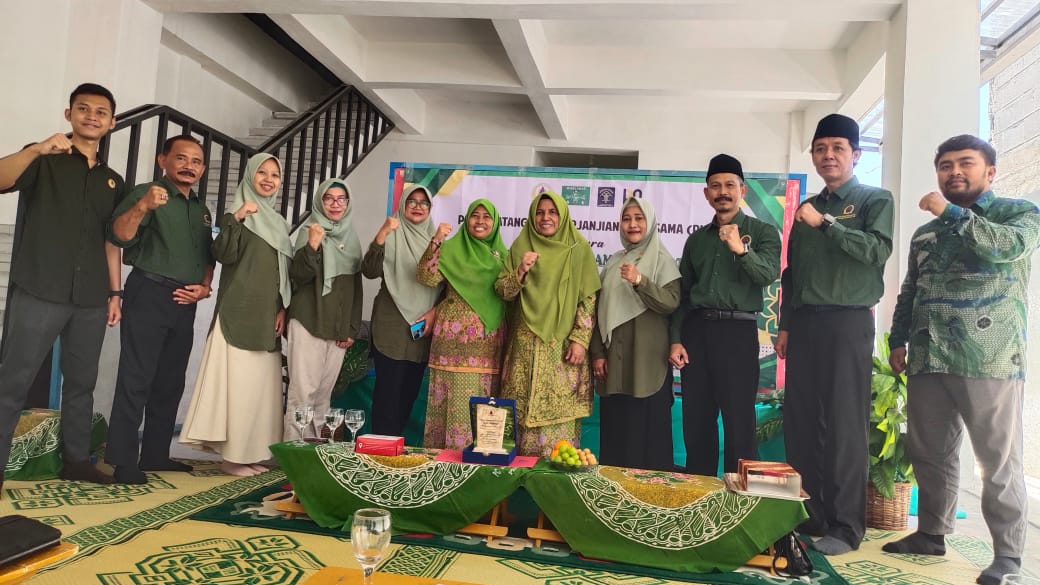 Banyaknya Perempuan Dan Anak Jadi Korban, Muslimat NU Gresik MoU Dengan YLBH Fajar Trilaksana Cetak Paralegal Perempuan