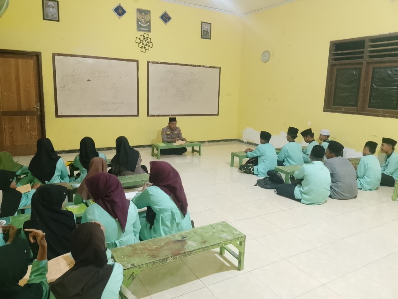 Bukan Hanya Seragam Polisi: Riwayat Mengajar Waka Polsek Semanding dari Pati Hingga Tuban