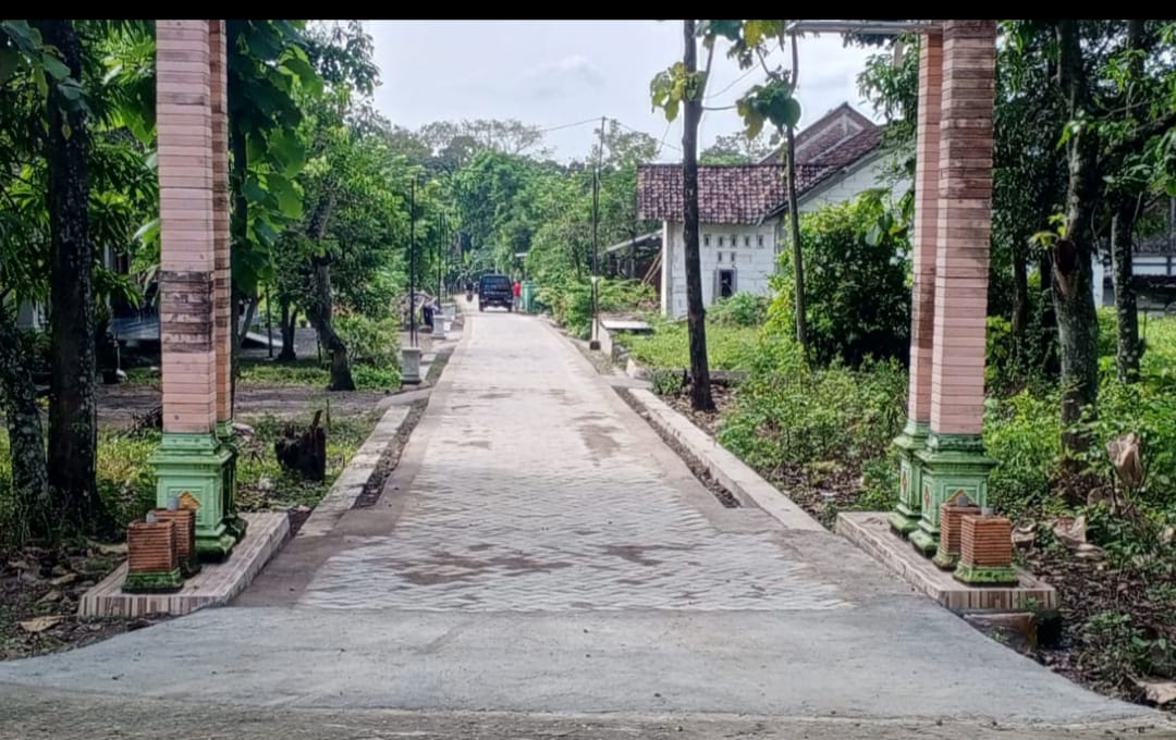 Demi Kenyamanan Warga Pemerintah Desa Soco Utamakan Pembangunan Pavingisasi Jalan