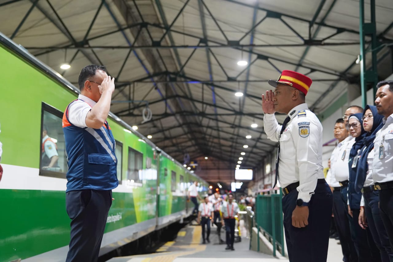 Direksi dan Komisaris KAI Naik KAIS, Tinjau Jalur Hingga Stasiun di Daop 7 Madiun