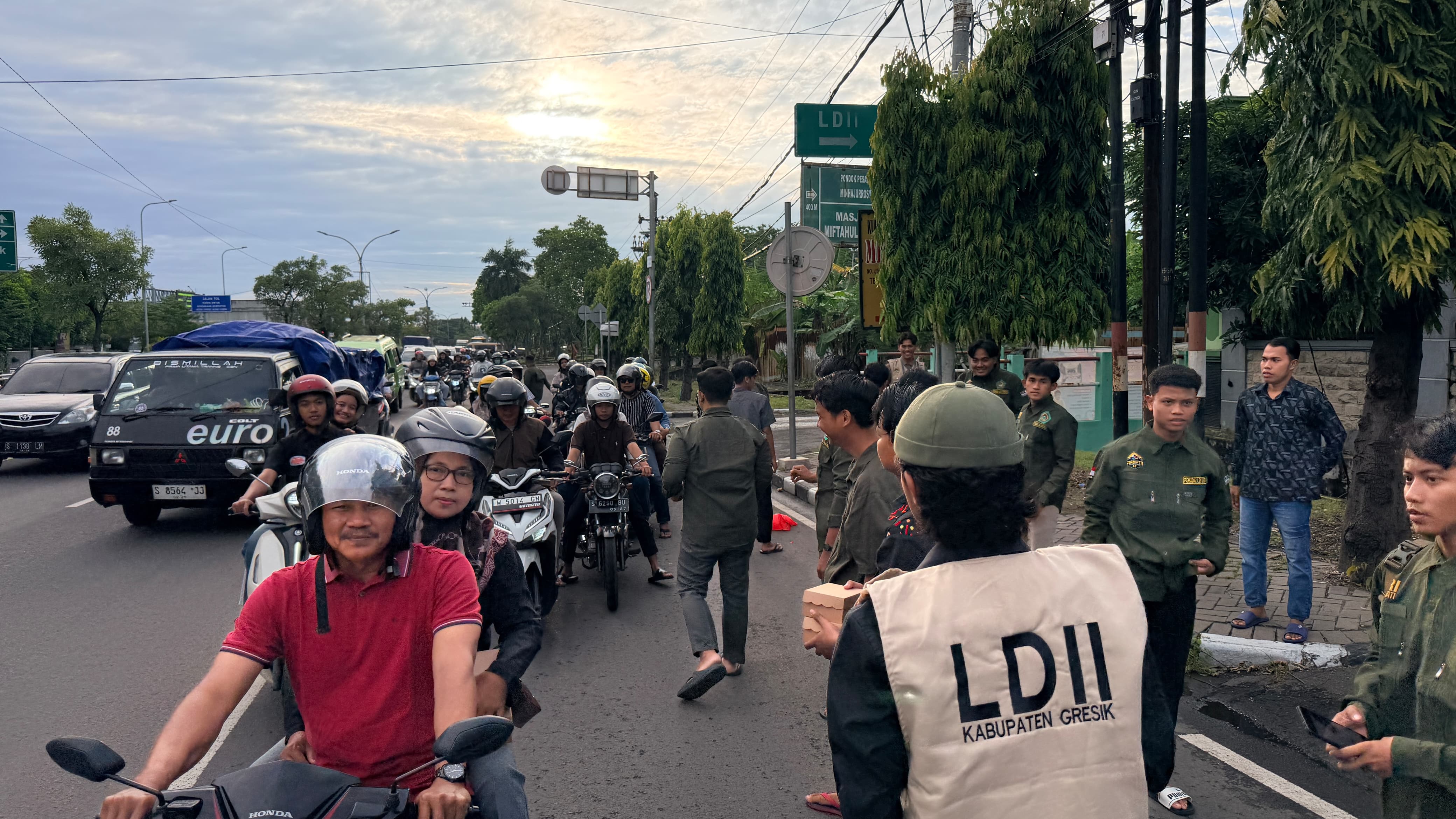 Disisa 10 Hari Bulan Suci Ramadhan, Pemuda LDII Gresik Bagikan Takjil