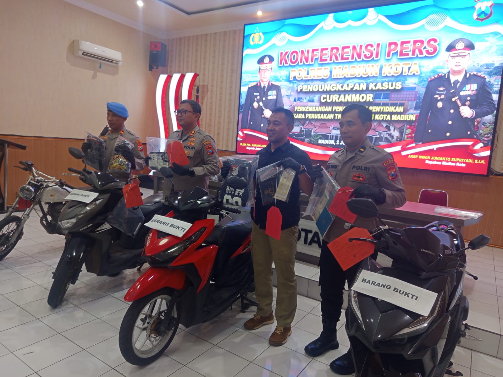 Empat Residivis Curanmor Dibekuk Polres Madiun Kota, Perdaya Korban Lewat Aplikasi Perkenalan Menulis