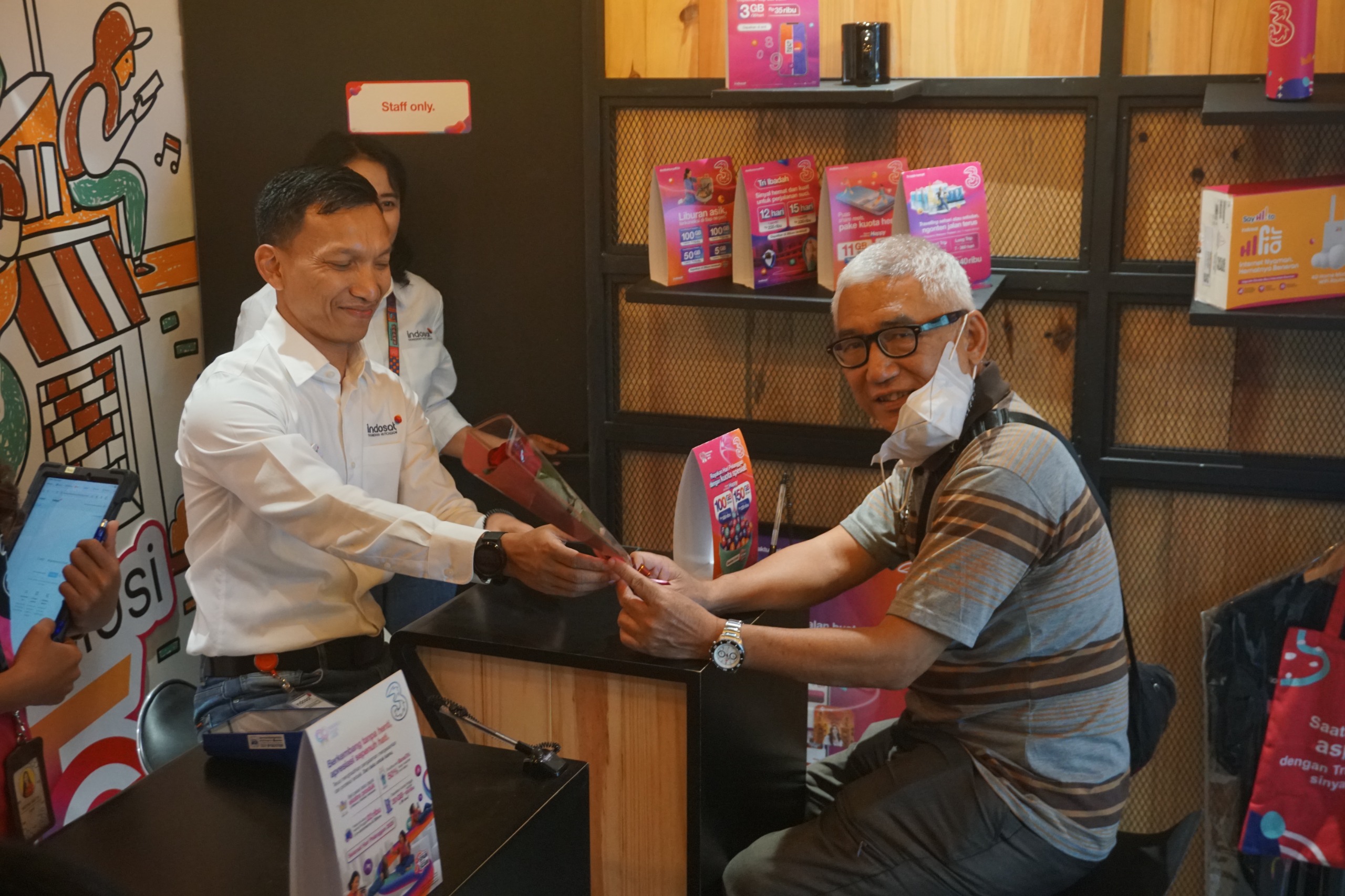 Indosat Ooredoo Hutchison Tawarkan Promo Menarik dan Kejutan Spesial di Hari Pelanggan Nasional 2025