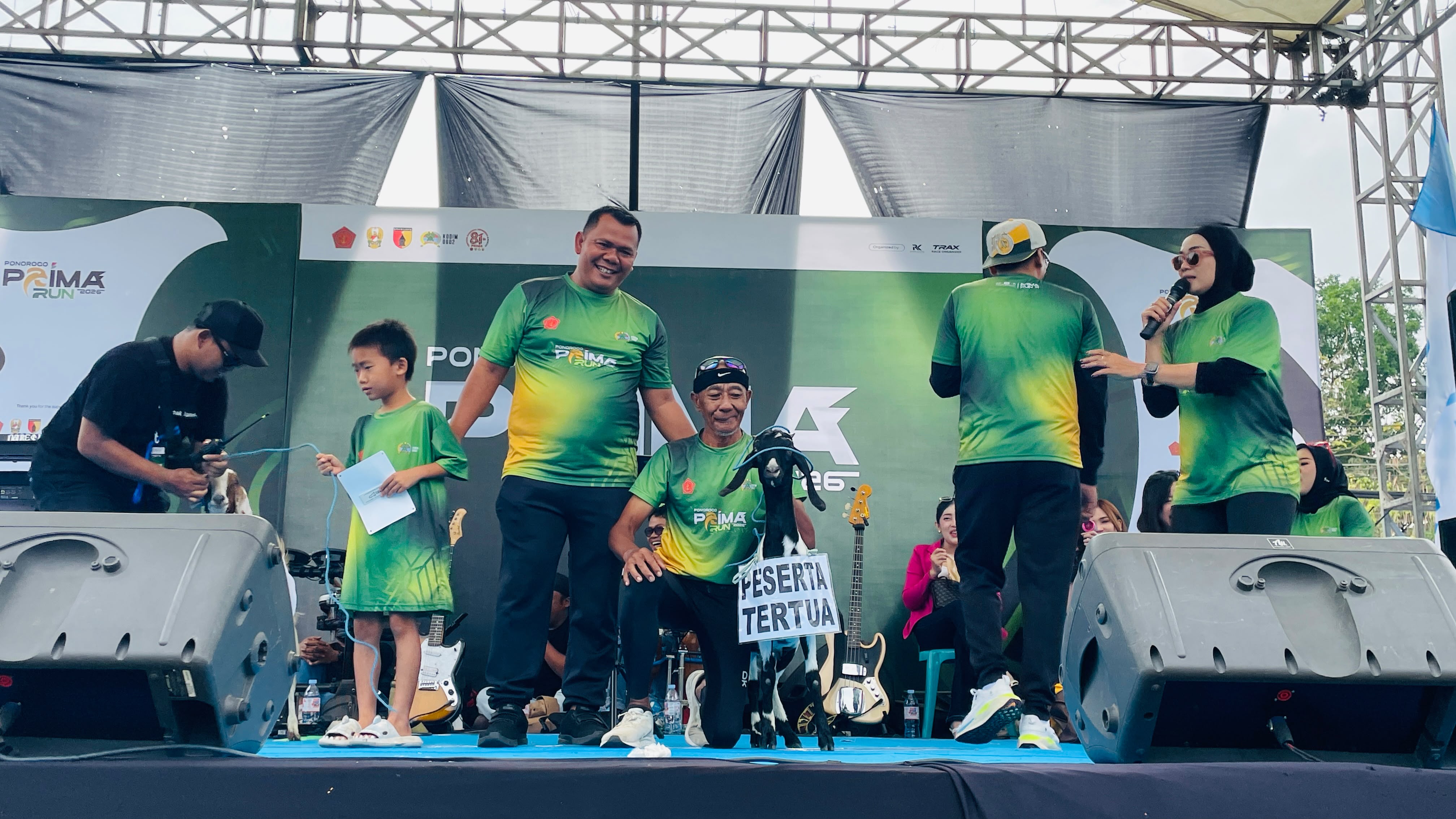 Inspiratif !! Owner Sambel Ijo Sawoo Hadiahi Kambing untuk Pelari Tertua dan Termuda di Ponorogo Prima RUN 2026