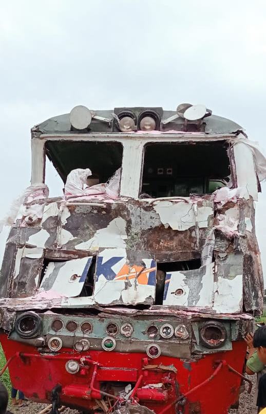 KA Kertanegara Tertemper Truk di Kediri, KAI Daop 7 Madiun Ingatkan Pentingnya Keselamatan di Perlintasan Sebidang