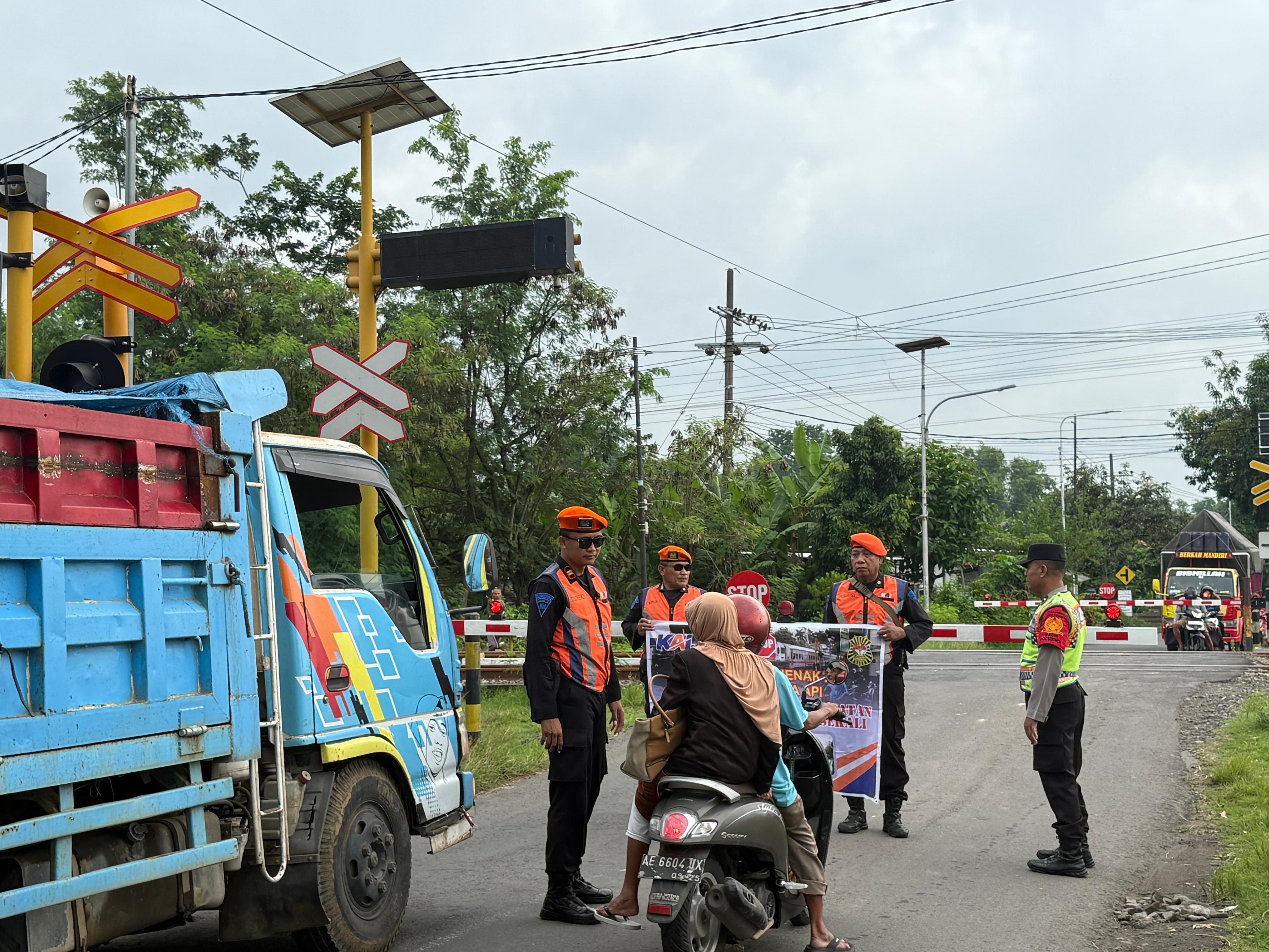 KAI Daop 7 Madiun Gencarkan 115 Sosialisasi Keselamatan Sepanjang 2025, Tekan Risiko Kecelakaan di Perlintasan Sebidang