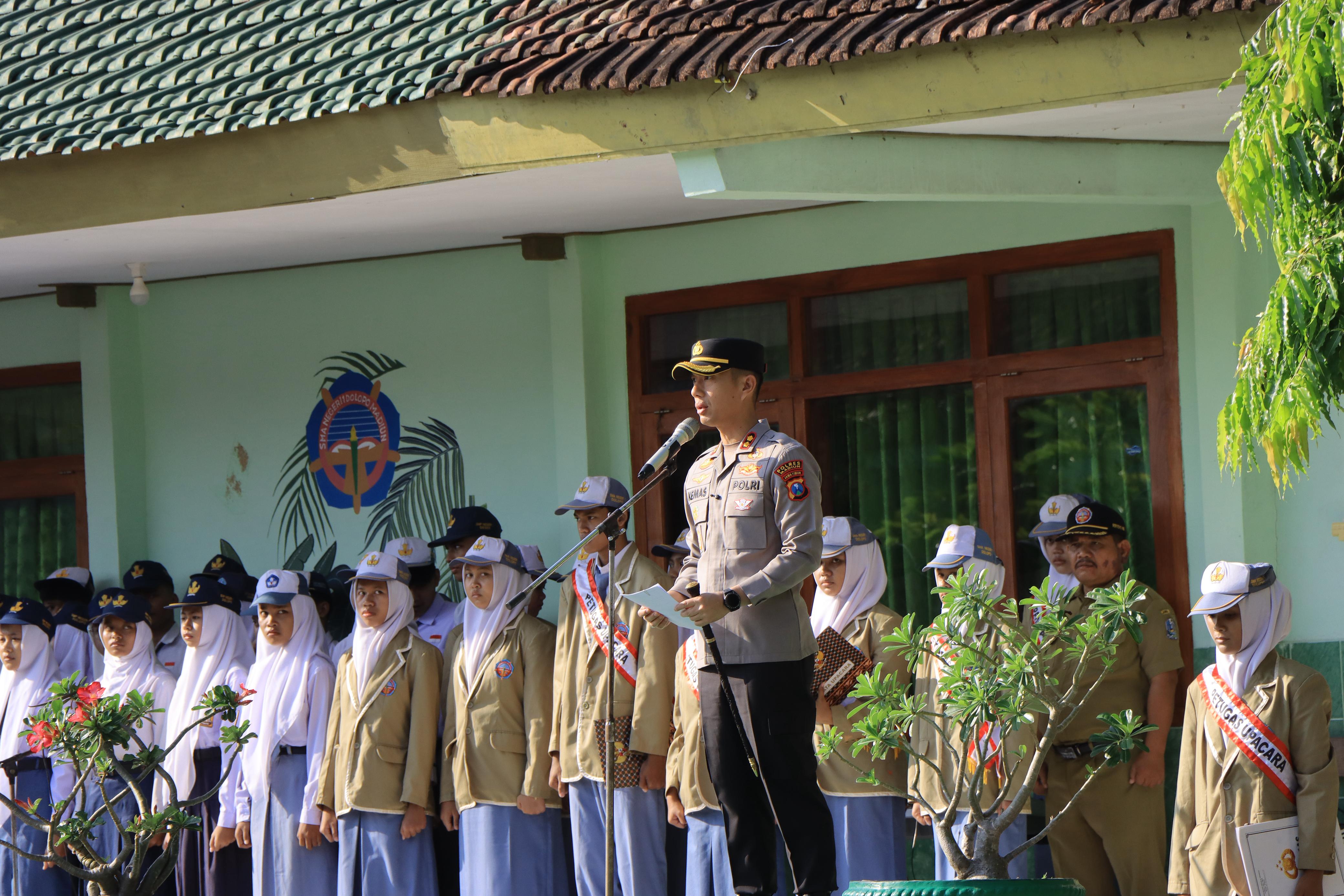 Kapolres Madiun Ajak Siswa SMAN 1 Dolopo, Jauhi Kenakalan Remaja dan Fokus Wujudkan Cita-Cita