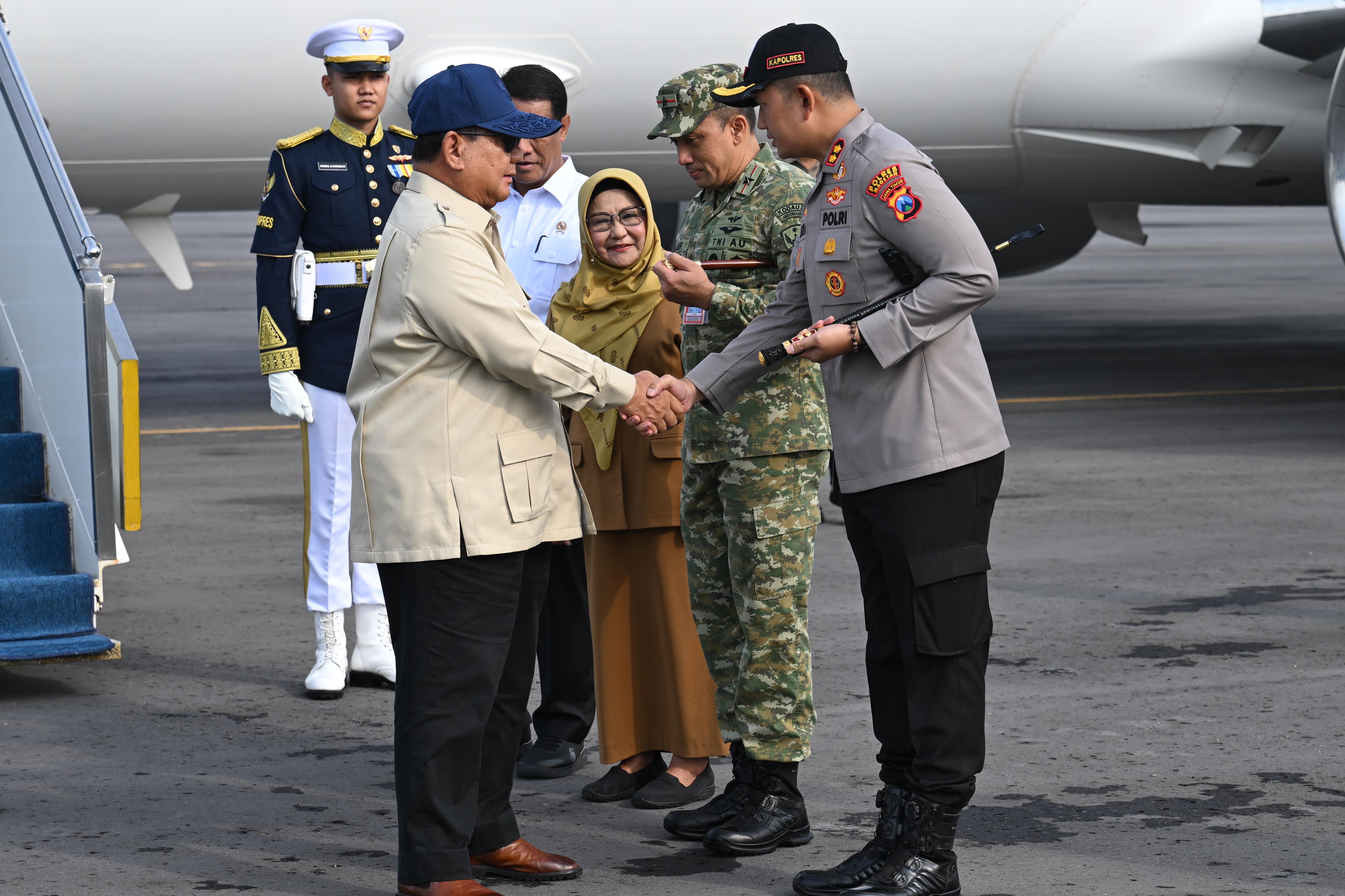 Kapolres Magetan dan Bupati, Sambut Kedatangan Presiden Prabowo di Lanud Iswahjudi