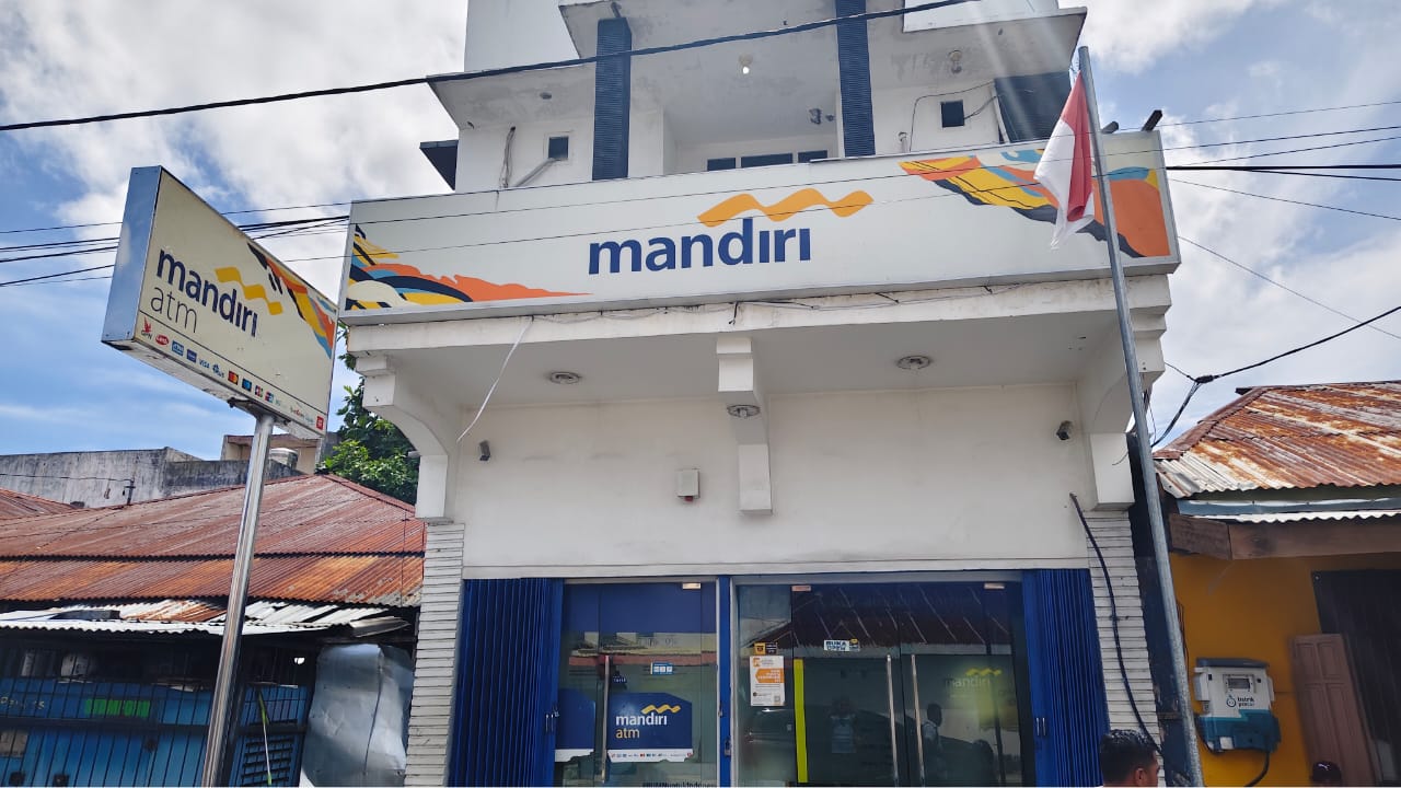 KCP Bank Mandiri Namlea Batasi Wartawan Untuk Konfirmasi'Terkait Kahilangan Uang Nasaba