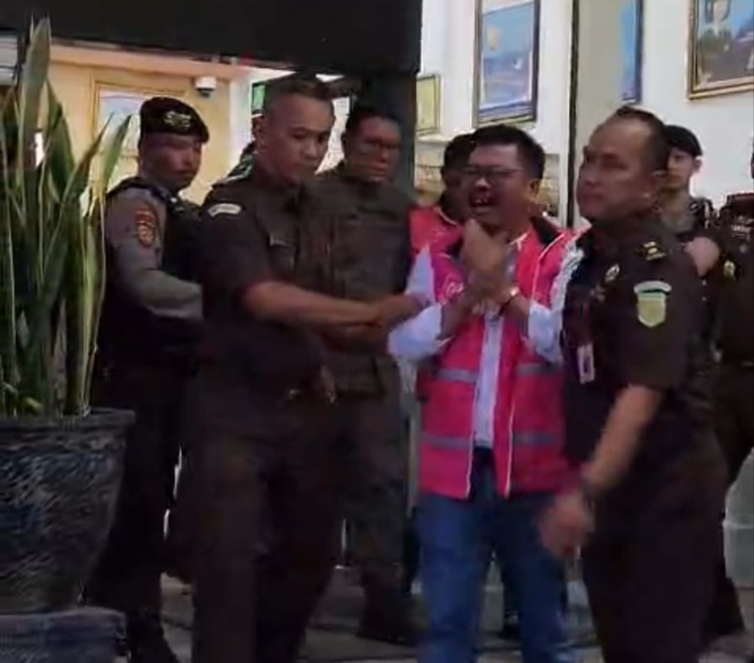 Kejari Magetan Tahan 6 Tersangka Kasus Korupsi Dana Pokir DPRD, Kerugian Negara Capai Rp242 Miliar
