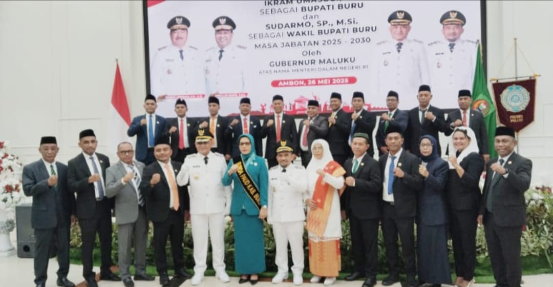 Ketua DPRD Buru Beserta Anggota Menghadiri Pelantikan Bupati Di Kantor Gubernur Maluku