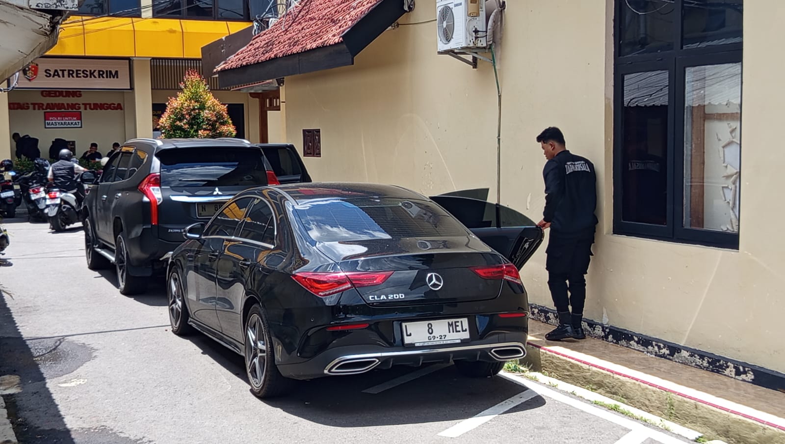 KPK Bawa Dua Mobil Mewah Milik Rahma Noviarini ke Jakarta, Diduga Terkait Kasus Korupsi Wali Kota Madiun