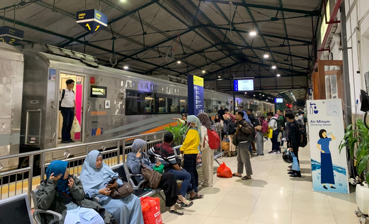 Lonjakan Penumpang KA di Daop 7 Madiun Selama Libur Maulid Nabi, Stasiun Madiun Jadi Pusat Perhatian