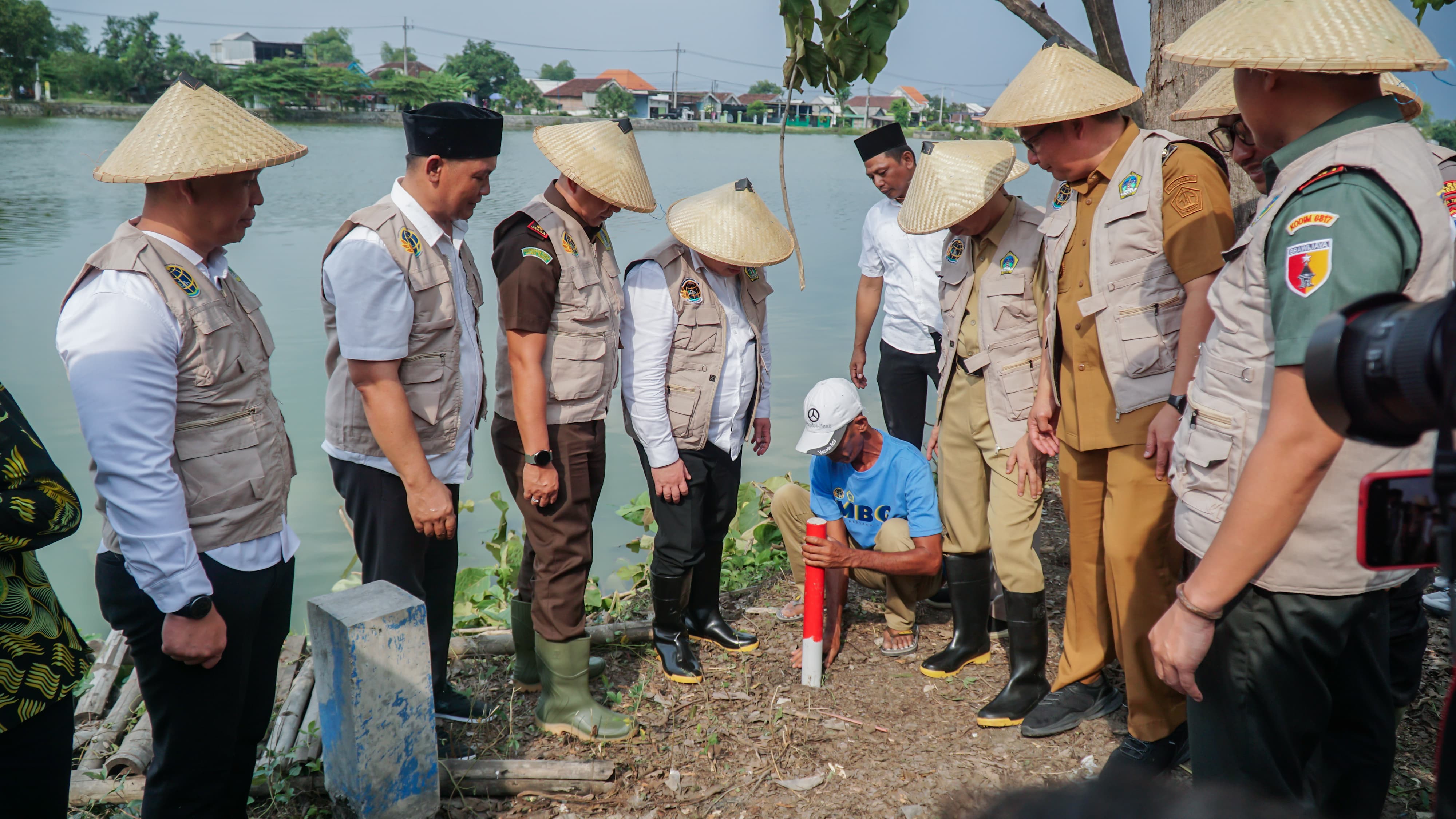 Menciptakan Kepastian Hukum Dan Mencegah Sengketa Batas Tanah, Pasang Patok Anti Cekcok Dan Anti Caplok, BPN Gresik Bersama Kanwil Jatim Adakan GEMAPATAS