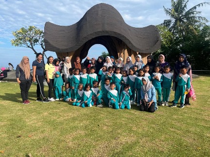 Outing Class TK-Tunas Bangsa Senggigi, Ajarkan Anak Berbaur Dengan Alam