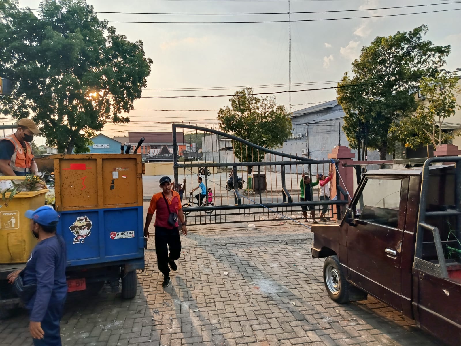 Pasca Aksi Ricuh, Gedung DPRD Kota Madiun Mulai Dibersihkan Serta Dijaga Ketat