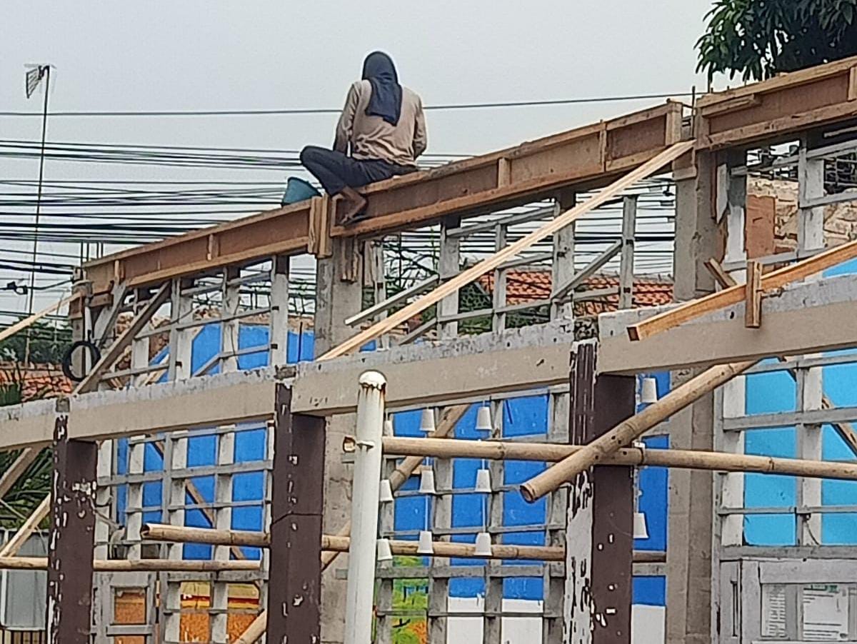Pembangunan dan Rehabilitasi Gedung Sekolah SDN 1 Cipaisan Abaikan K3, Lemahnya Pengawasan Ancam Keselamatan Pekerja