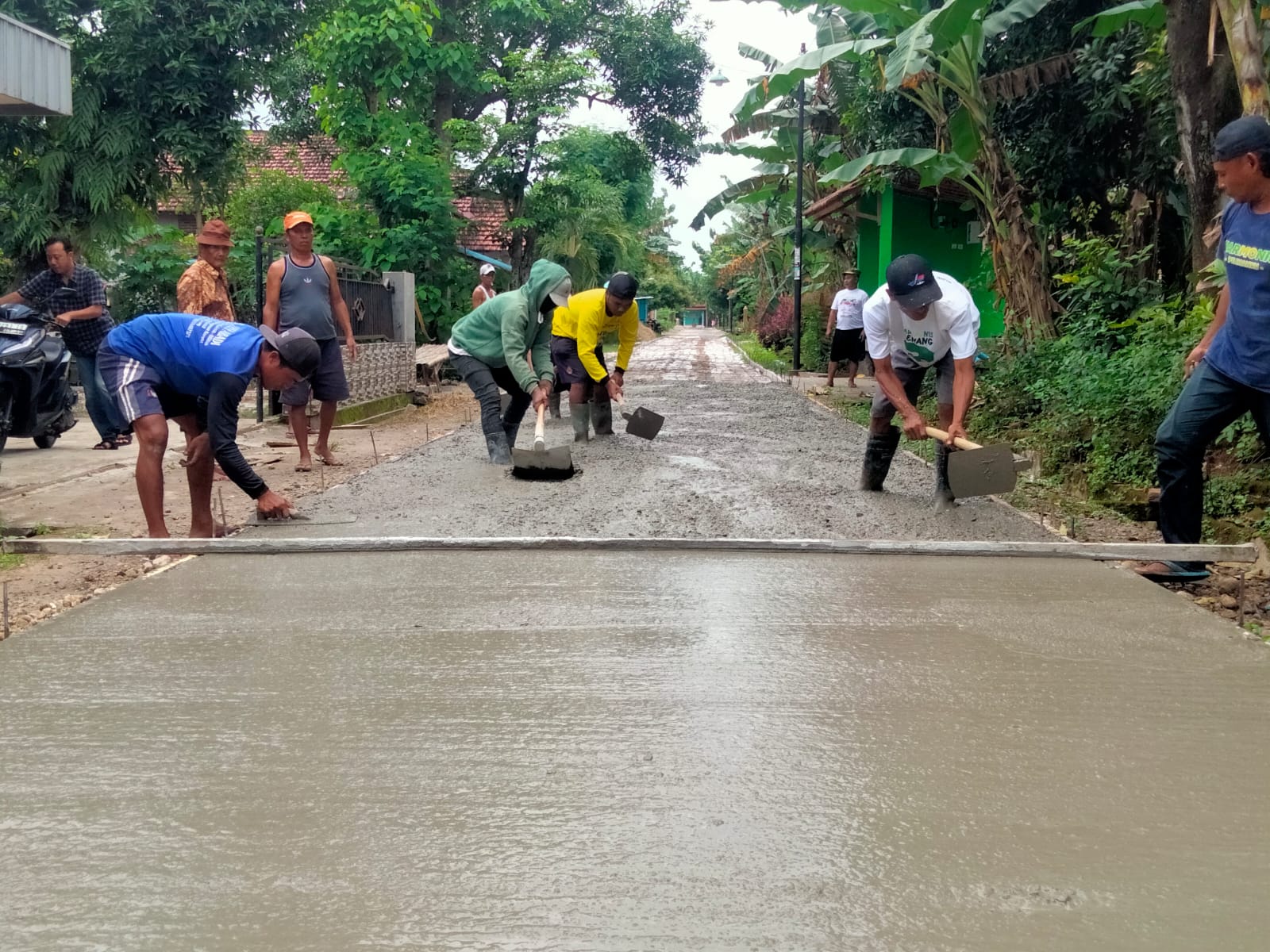 Pembangunan peningkatan jalan Rabat Beton untuk Meningkatkan Aksesibilitas dengan  Teknologi Modern