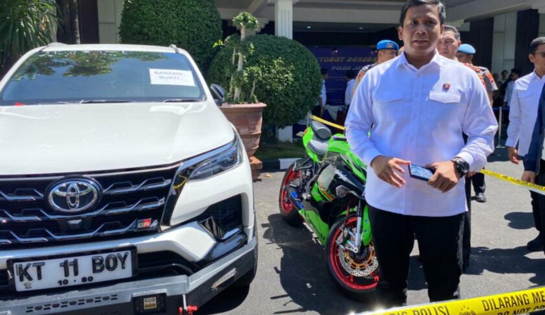 Polda Jatim Kejar Jejak Uang Sindikat Penipuan Mobil Online, Rumah hingga Mobil Mewah Disita