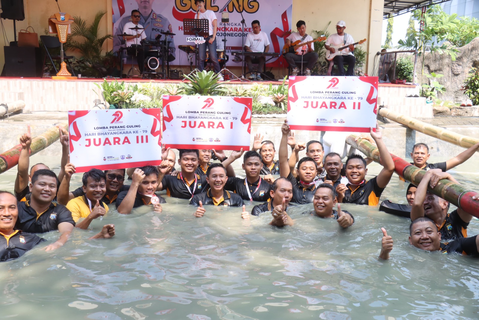Polres Bojonegoro Gelar Lomba Perang Guling, Sambut Hari Bhayangkara ke-79